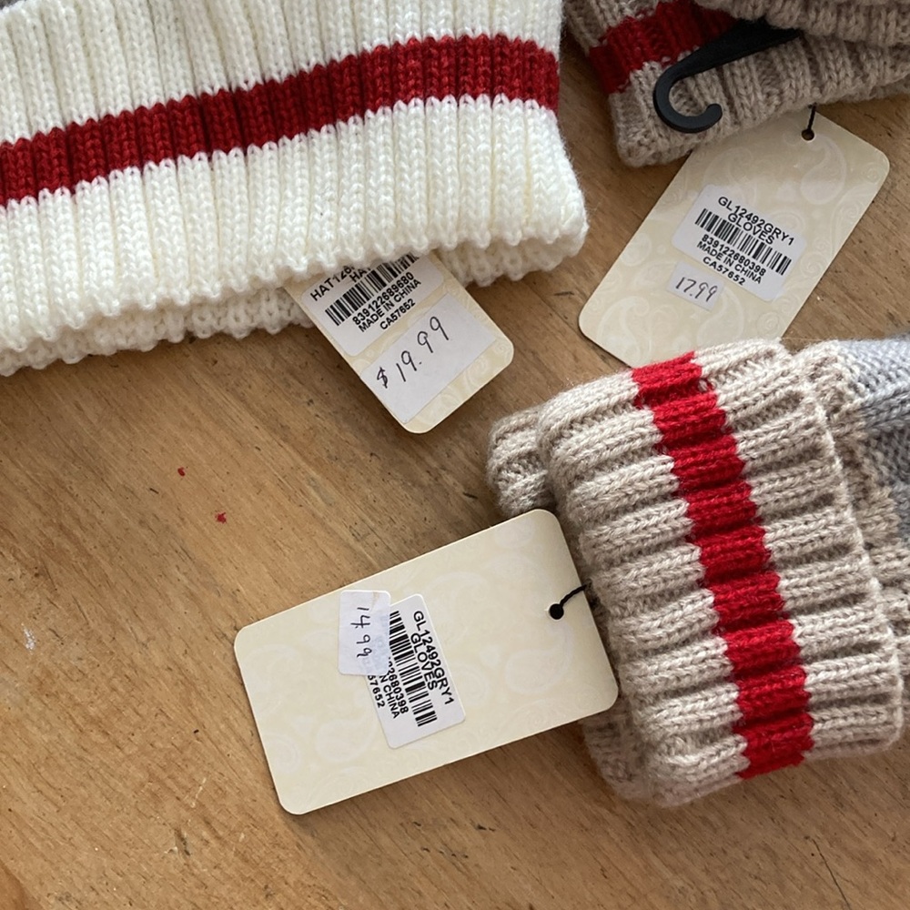 Cherie Bliss Cable Knit Tuque & Mitt Set – 1 Set (PomPom Hat + Mitts) - Picture 12 of 16
